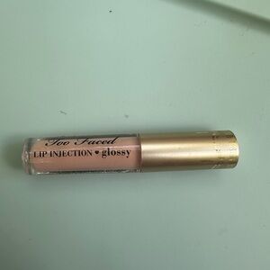 Too Faced Lip Injection Glossy brand new
